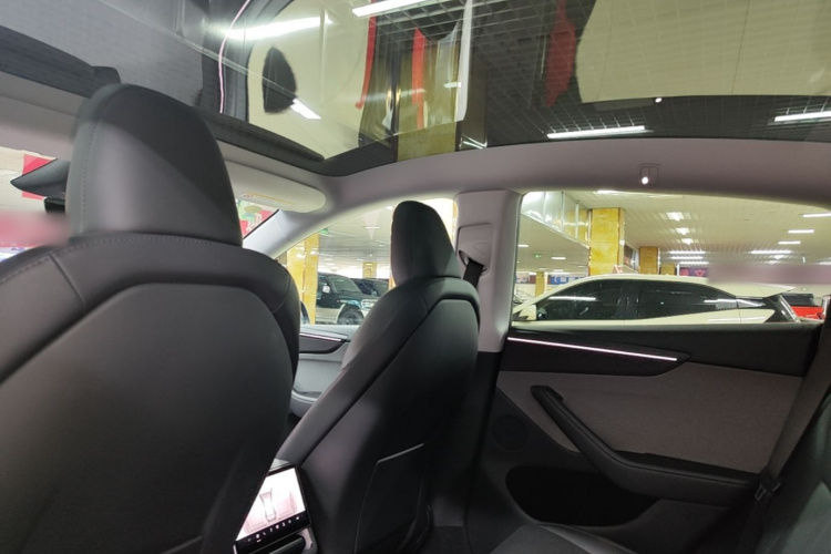 Tesla Model Y 2025 car image #20