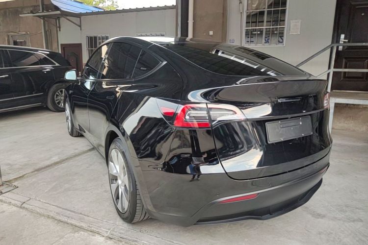 Tesla Model Y 2022 #5 Tesla Model Y 2022 car image #5