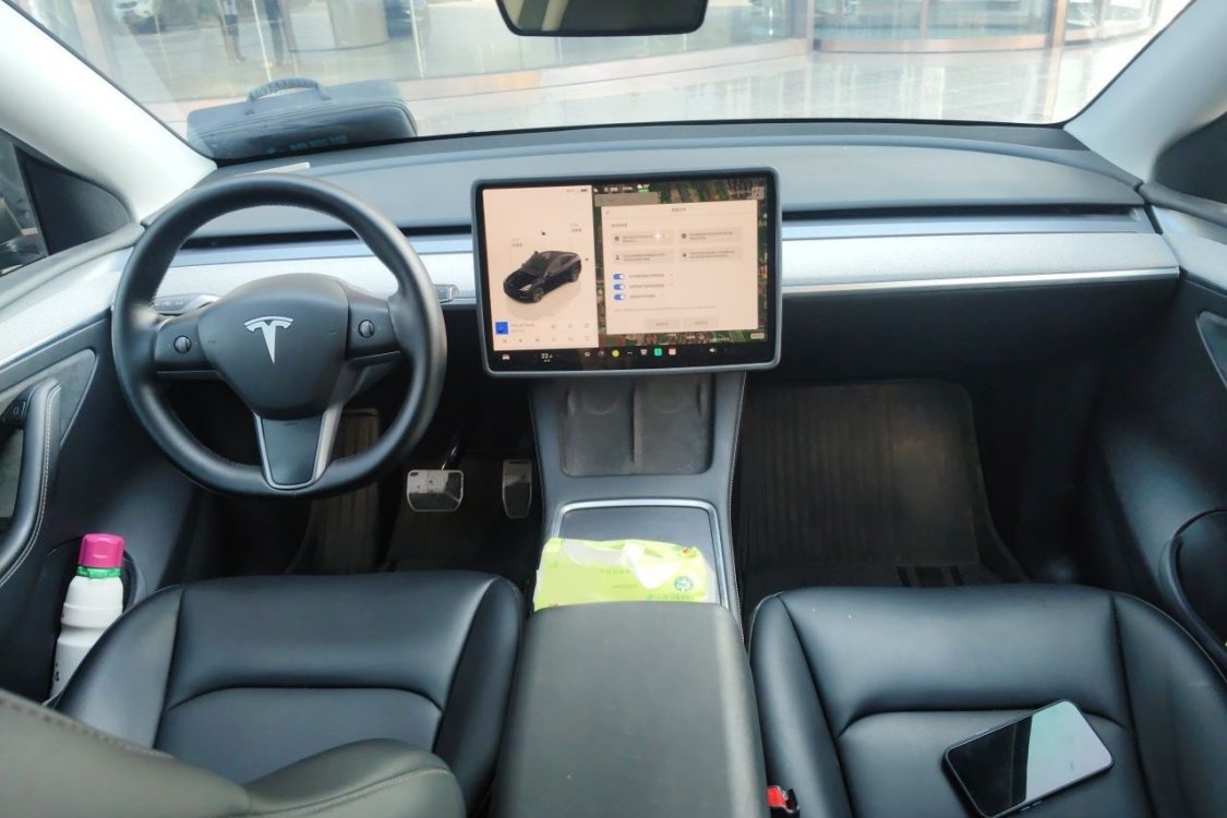 Tesla Model Y 2024 immagine di auto #23