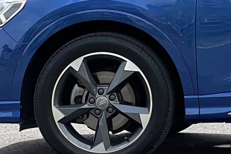 Audi Q3 2019 #9 Audi Q3 2019 car image #9
