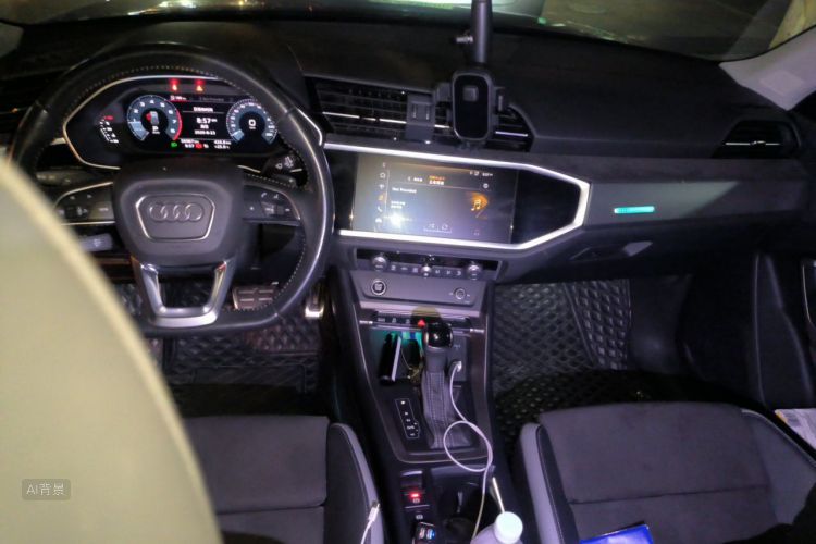 Audi Q3 2020 car image #11