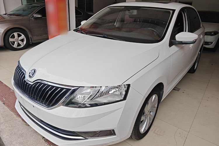 Skoda Rapid 2018 car image #2