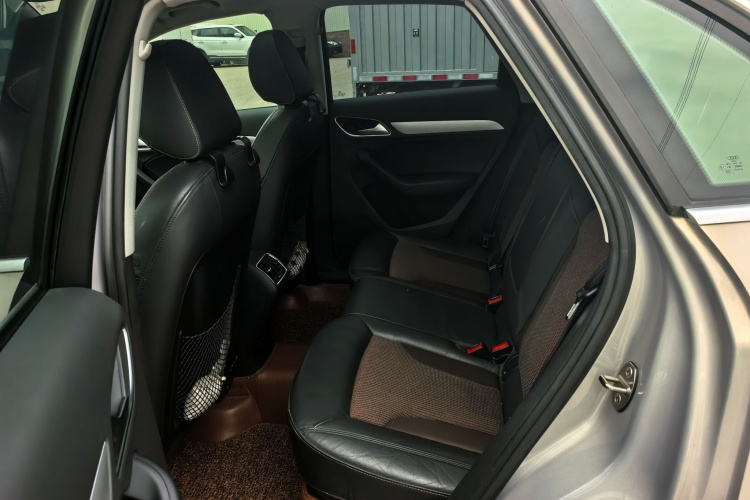 Audi Q3 2017 immagine di auto #24