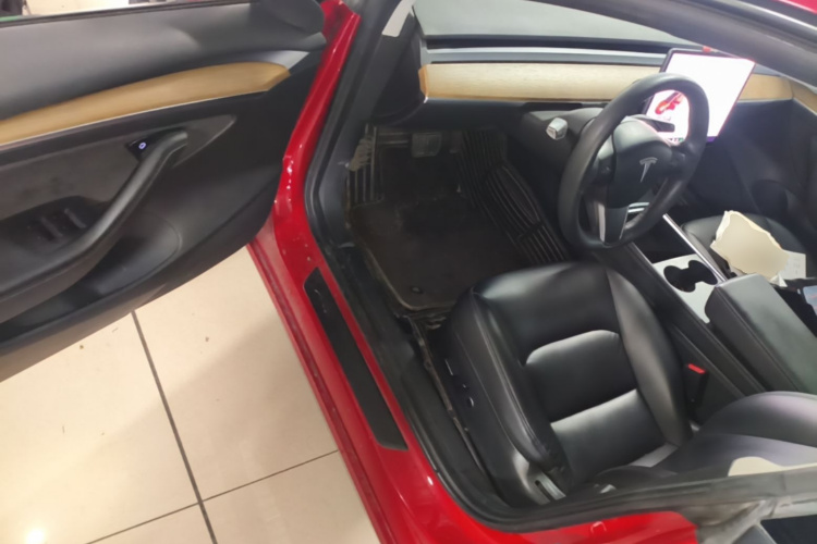 Tesla Model 3 2021 car image #16