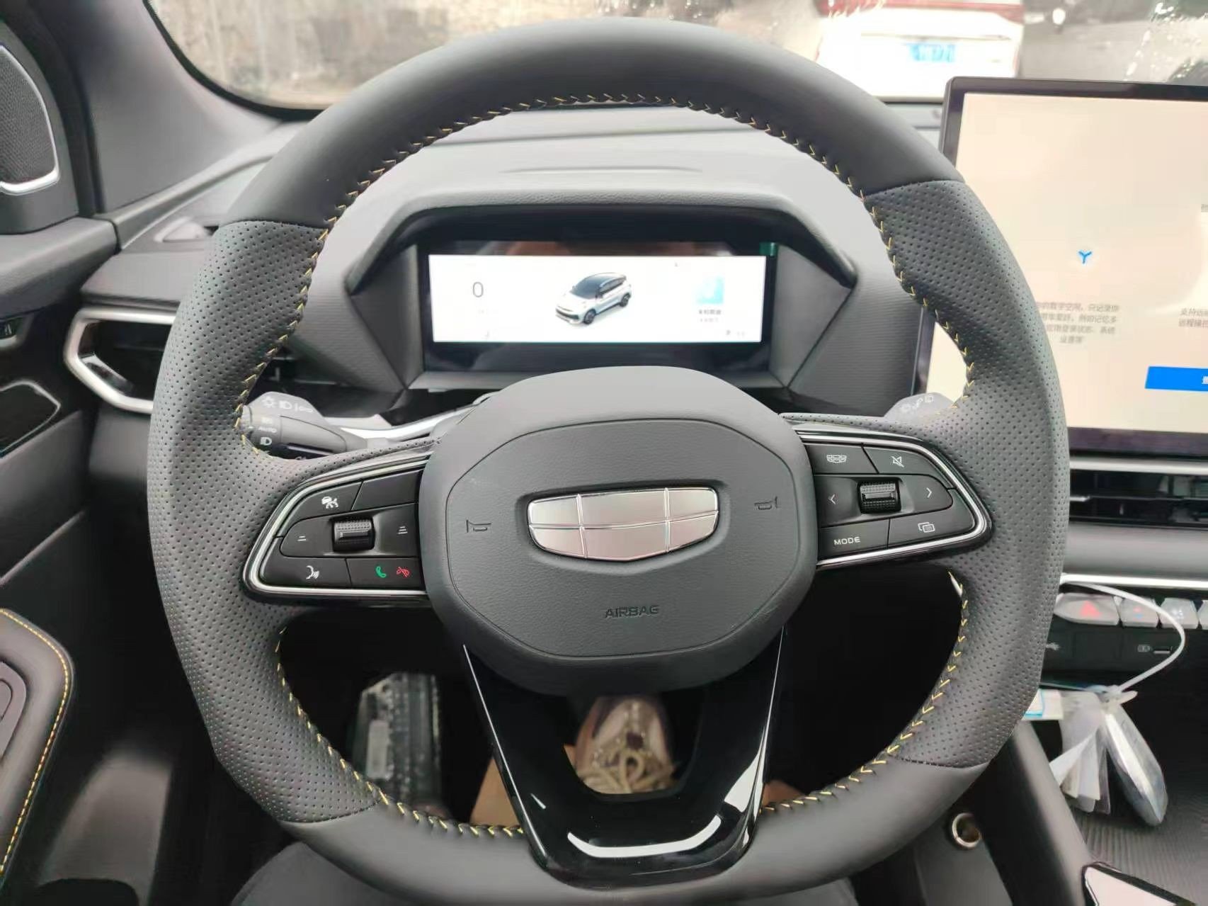 GEELY Coolray 2026 car image #11