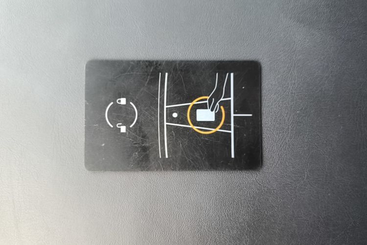 Tesla Model 3 2022 car image #9