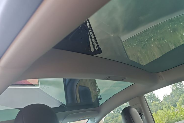 Tesla Model 3 2023 car image #18