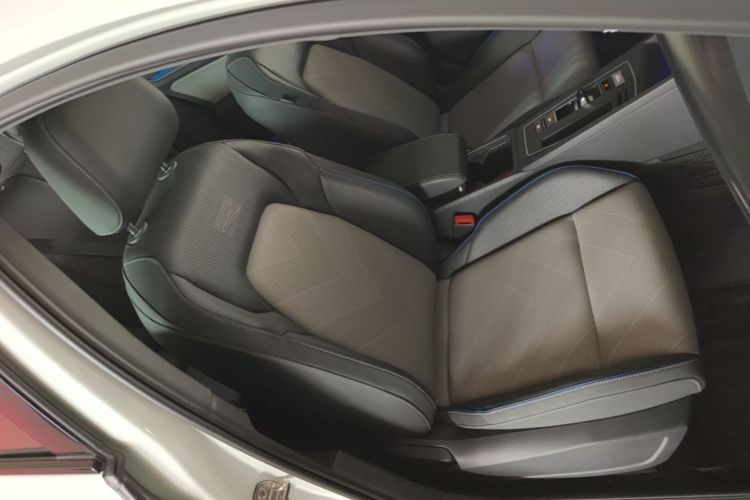 Volkswagen Golf 2025 #24 Volkswagen Golf 2025 car image #24