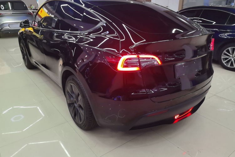Tesla Model Y 2023 #5 Tesla Model Y 2023 car image #5
