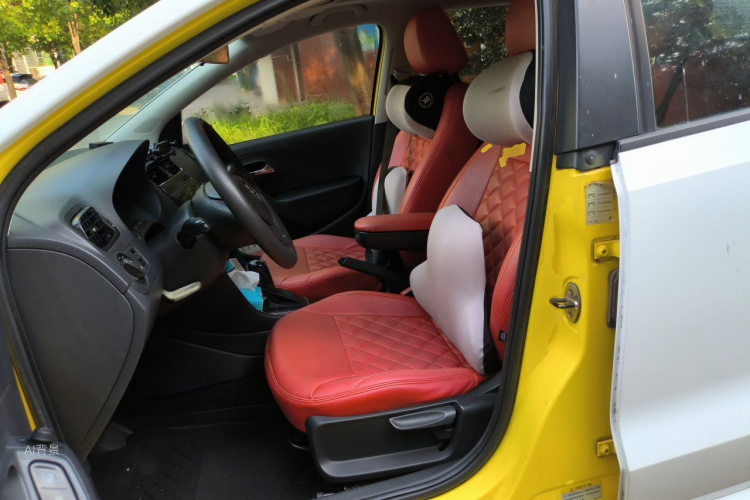 Volkswagen Polo 2015 car image #17