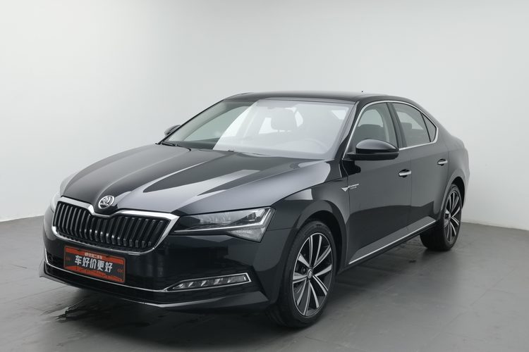 Skoda Superb 2025 car image 