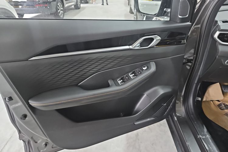 GEELY Coolray 2026 #12 GEELY Coolray 2026 car image #12