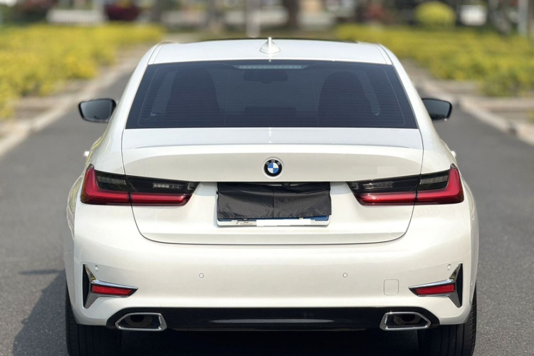 BMW 3 Series 2019 #6 BMW 3 Series 2019 car image #6