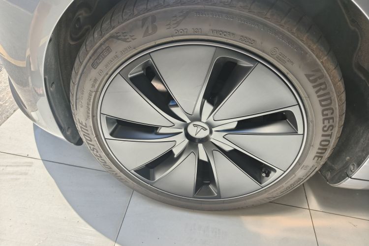 Tesla Model 3 2025 car image #10