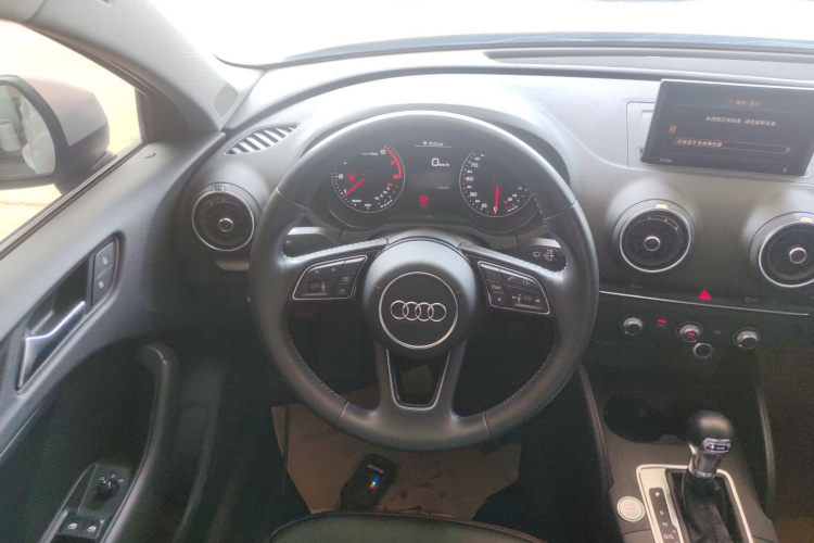 Audi A3 2018 car image #11