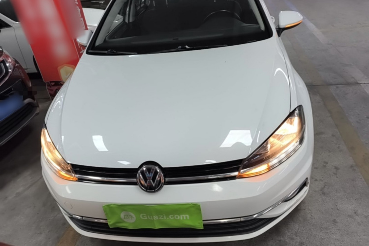 Volkswagen Golf 2018 car image #3