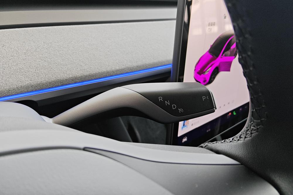 Tesla Model Y 2023 car image #14