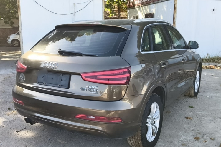 Audi Q3 2016 car image #5