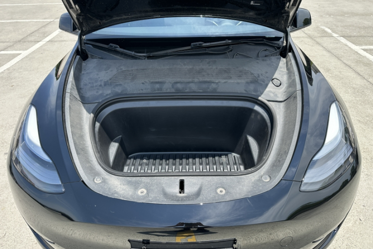 Tesla Model Y 2024 #20 Tesla Model Y 2024 car image #20
