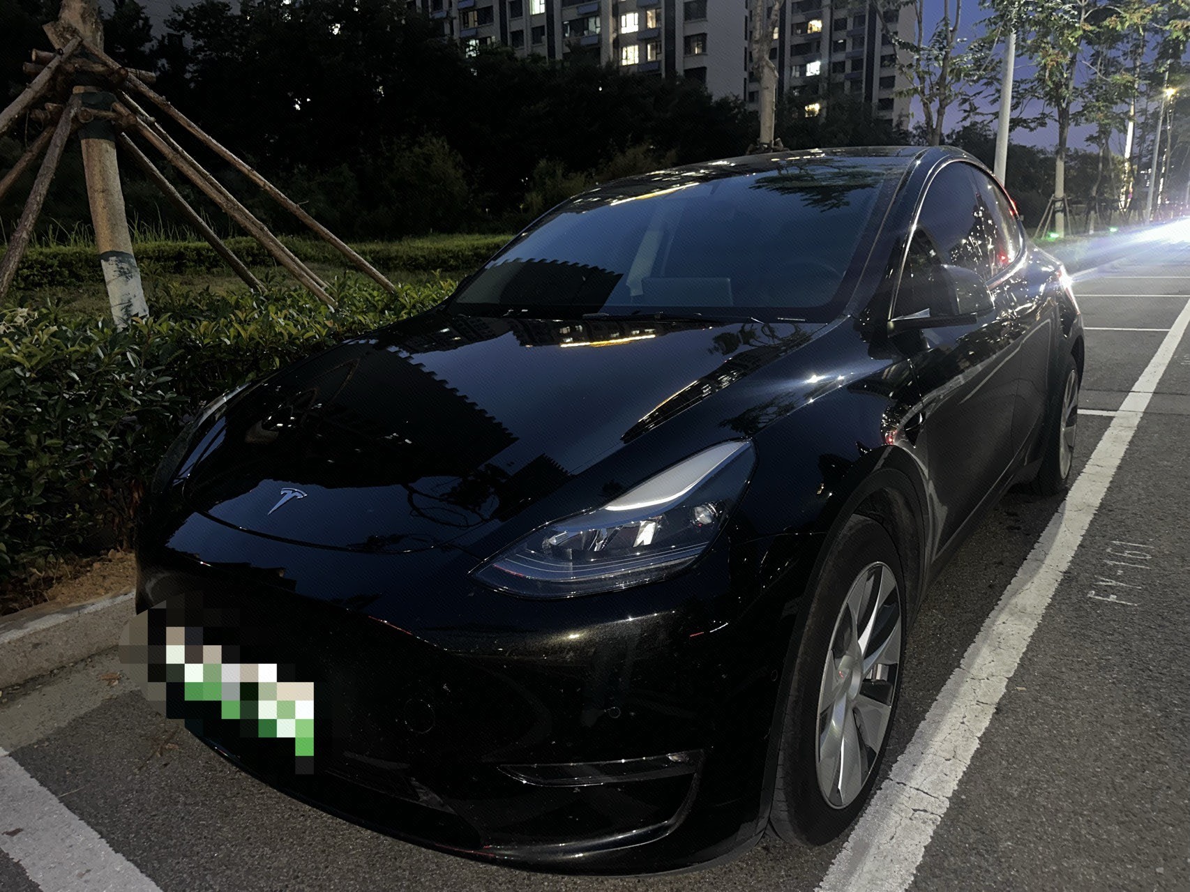 Tesla Model Y 2023 car image 