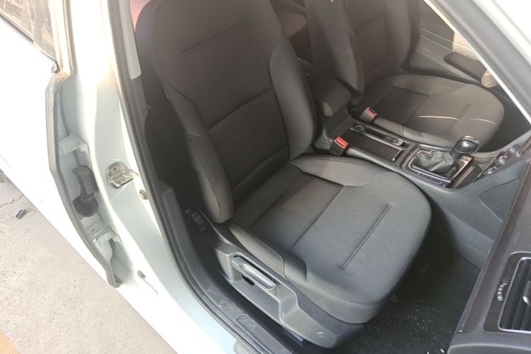 Volkswagen Golf 2017 car image #24