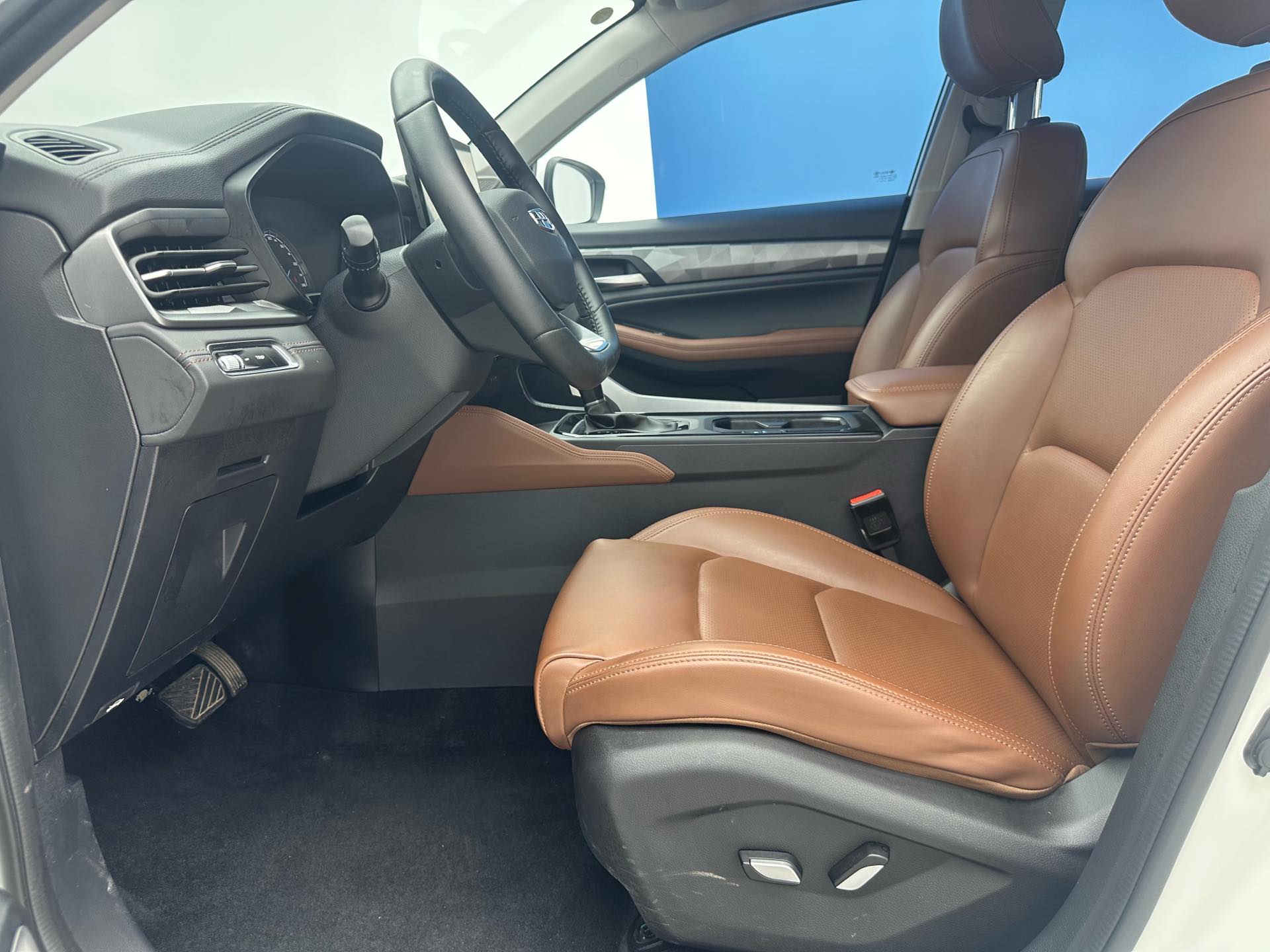 GEELY Vision X6 2023 car image #12
