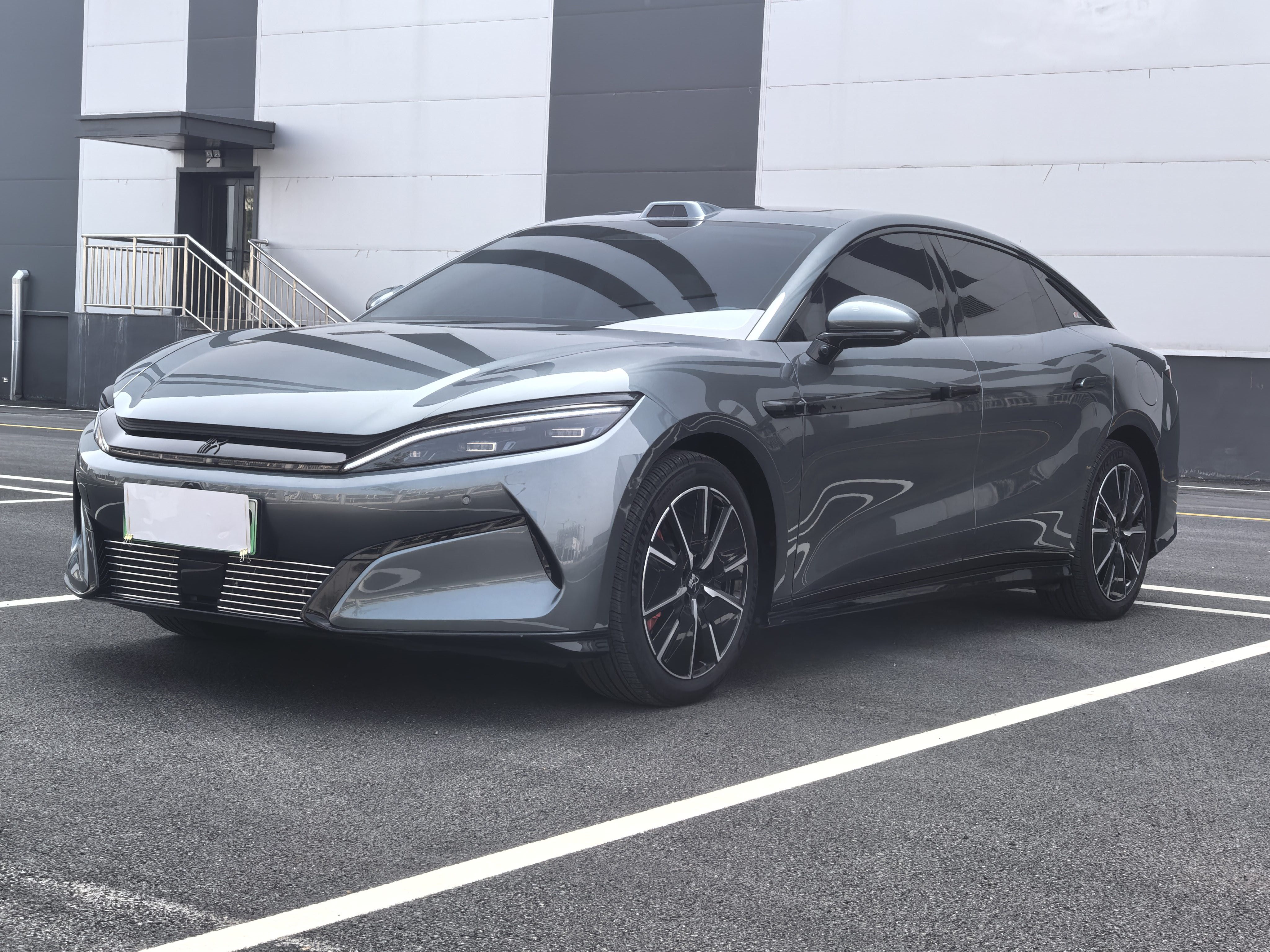 BYD HanL 2025 car image 