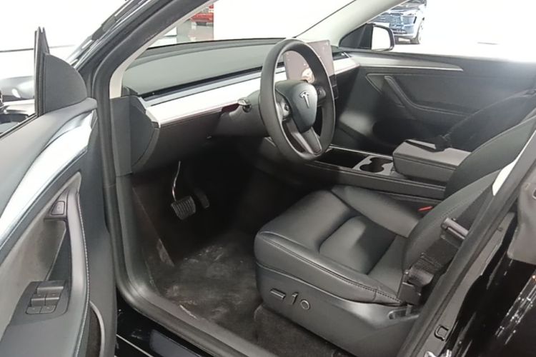 Tesla Model Y 2023 #16 Tesla Model Y 2023 car image #16