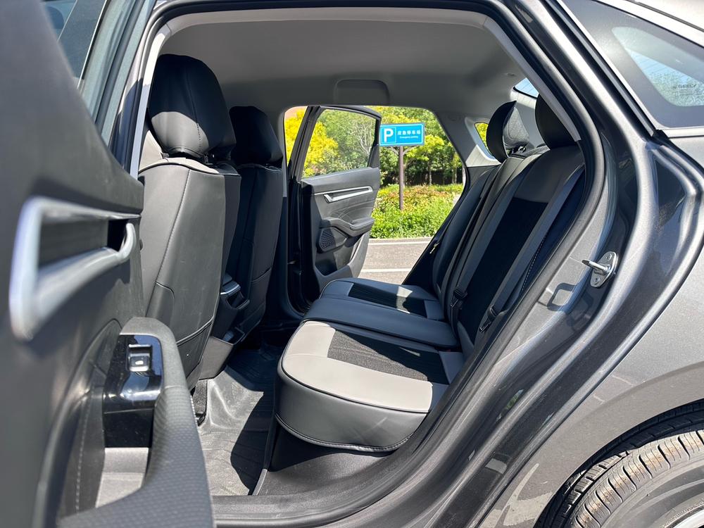GEELY Emgrand 2026 car image #9
