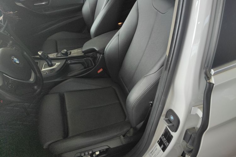 BMW 3 Series 2018 car image #15