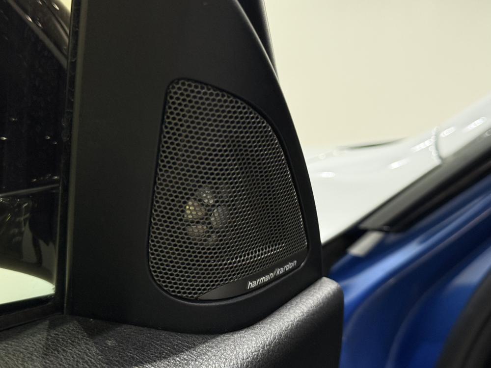 BMW 3 Series 2018 car image #9