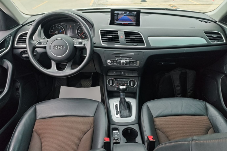 Audi Q3 2019 car image #10