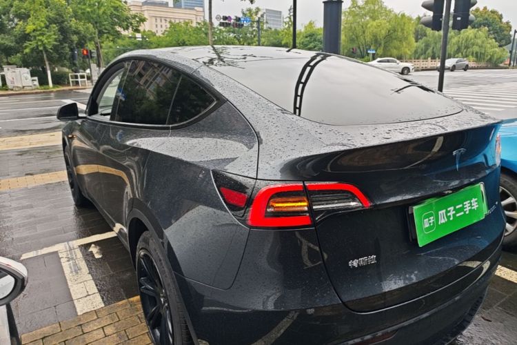 Tesla Model Y 2024 #5 Tesla Model Y 2024 car image #5