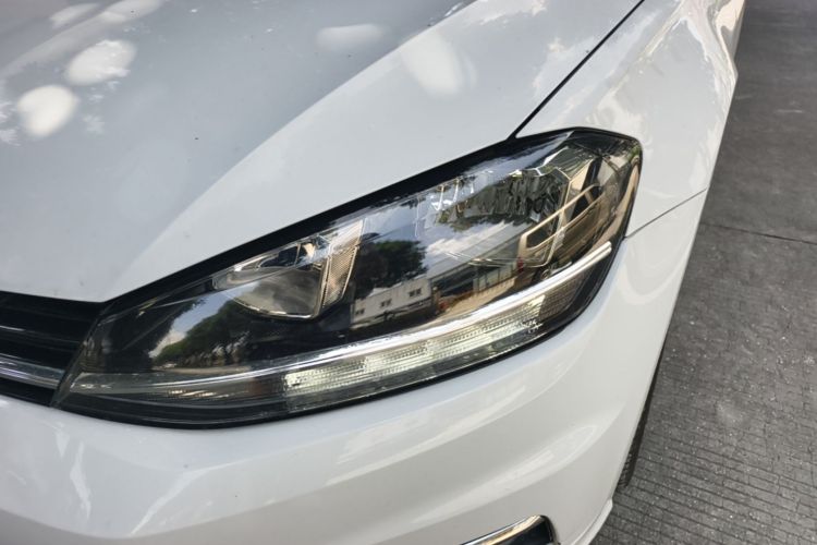 Volkswagen Golf 2020 car image #23