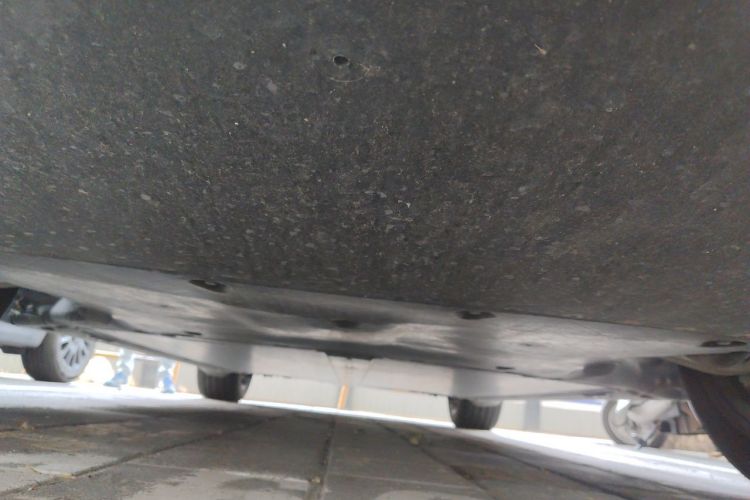 Tesla Model Y 2024 car image #25