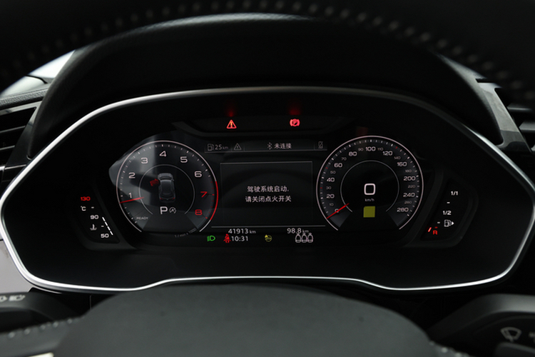 Audi Q3 2022 car image #10
