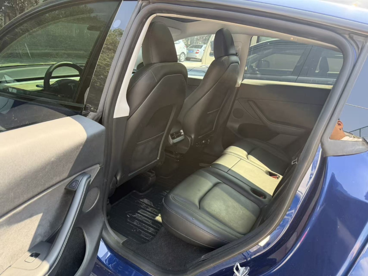 Tesla Model Y 2023 #4 Tesla Model Y 2023 car image #4