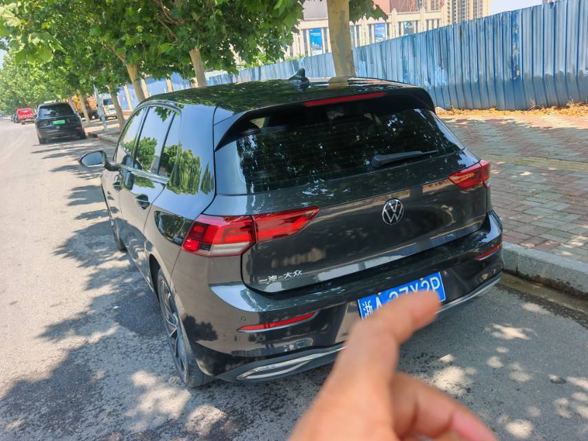 Volkswagen Golf 2022 car image #3