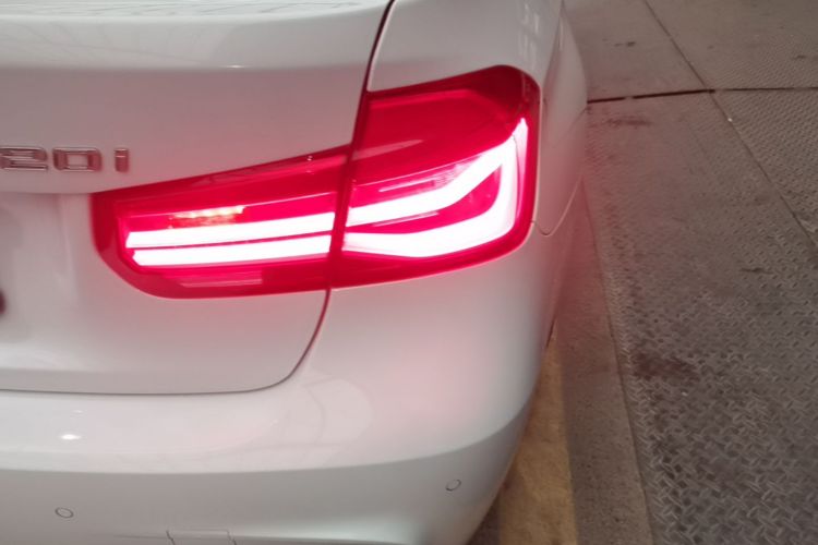 BMW 3 Series 2018 #3 BMW 3 Series 2018 car image #3