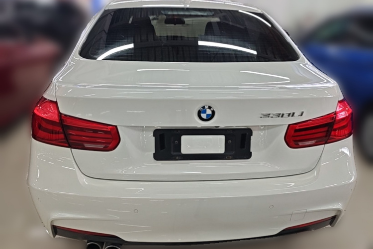 BMW 3 Series 2018 car image #6