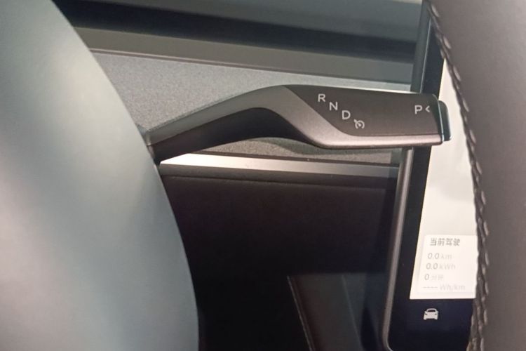 Tesla Model Y 2024 #14 Tesla Model Y 2024 car image #14