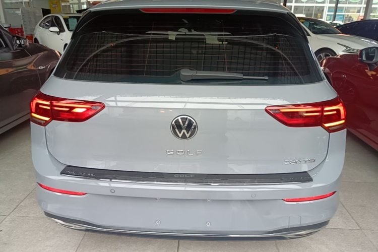 Volkswagen Golf 2024 car image #6