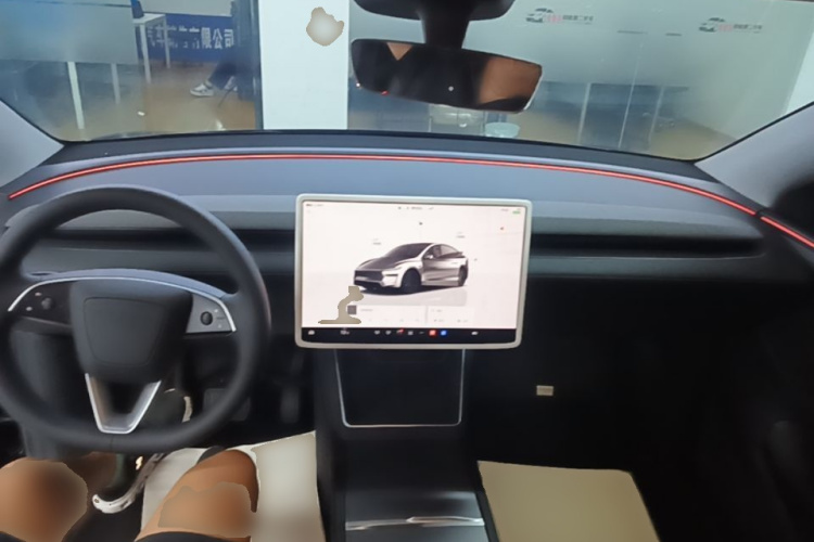 Tesla Model Y 2025 #11 Tesla Model Y 2025 car image #11