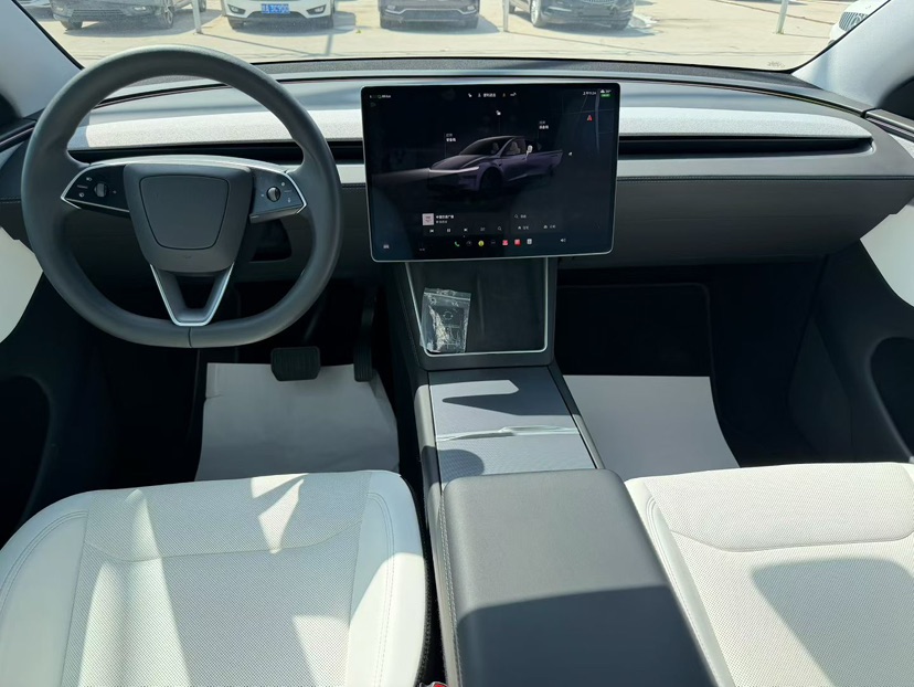 Tesla Model Y 2025 car image #5