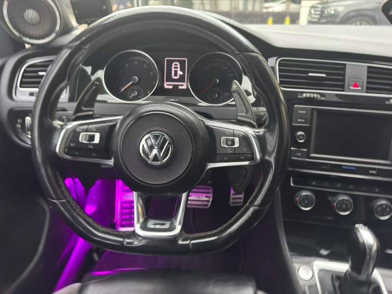 Volkswagen Golf 2018 car image #8