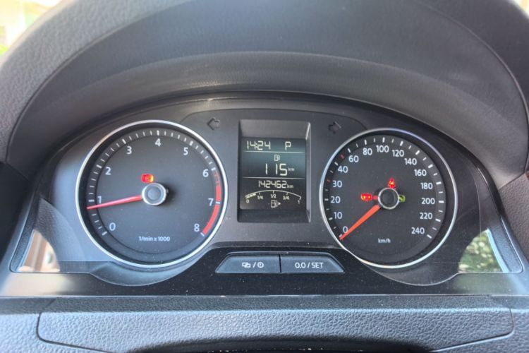 Volkswagen Santana 2015 car image #12