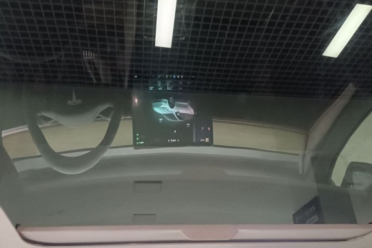 Tesla Model Y 2023 immagine di auto #18