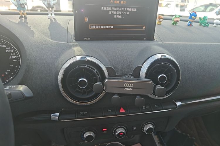 Audi A3 2019 car image #13