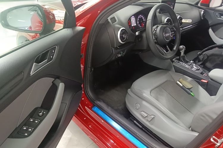 Audi A3 2018 car image #16