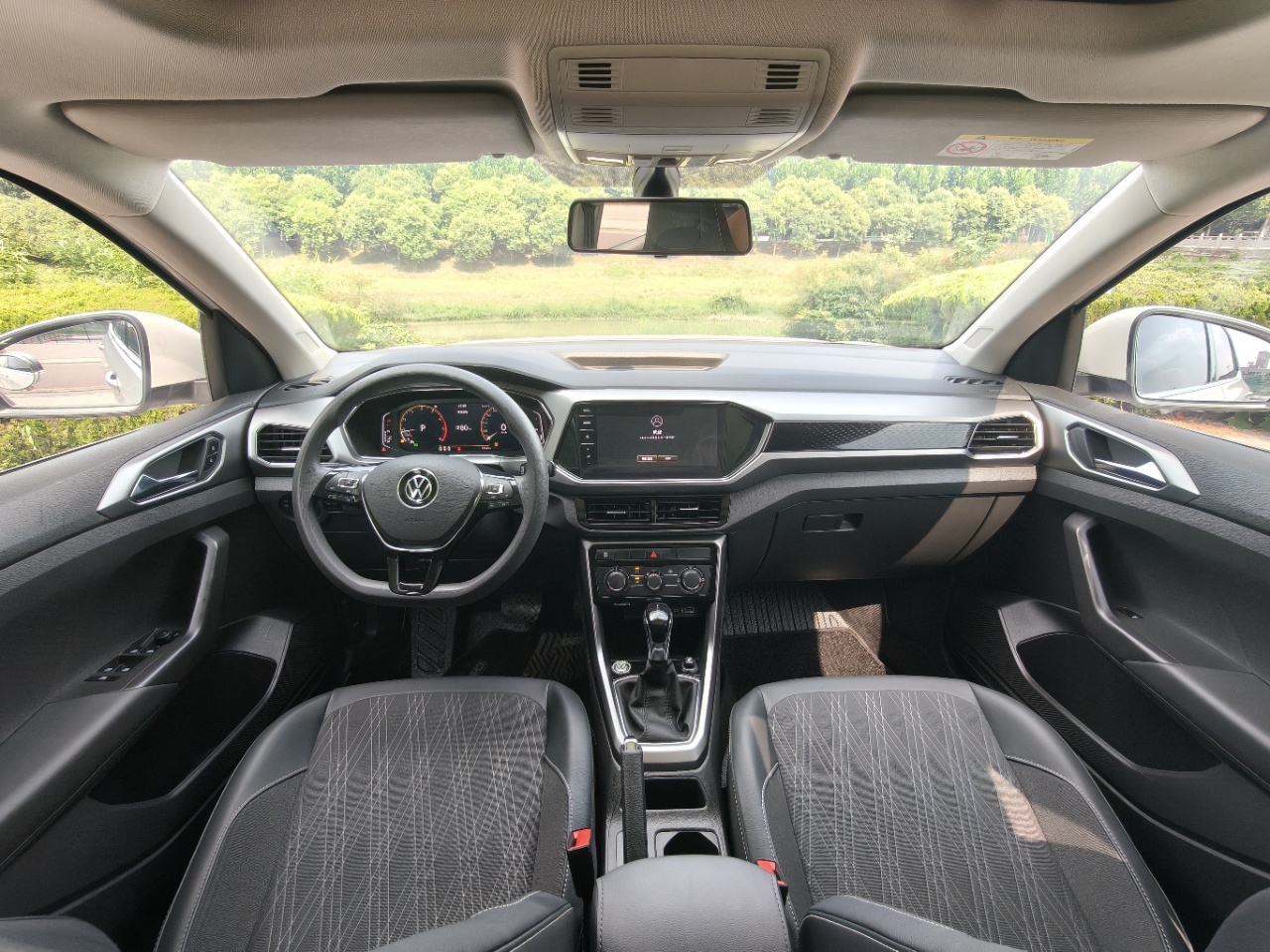 Volkswagen T-Cross 2023 #14 Volkswagen T-Cross 2023 car image #14
